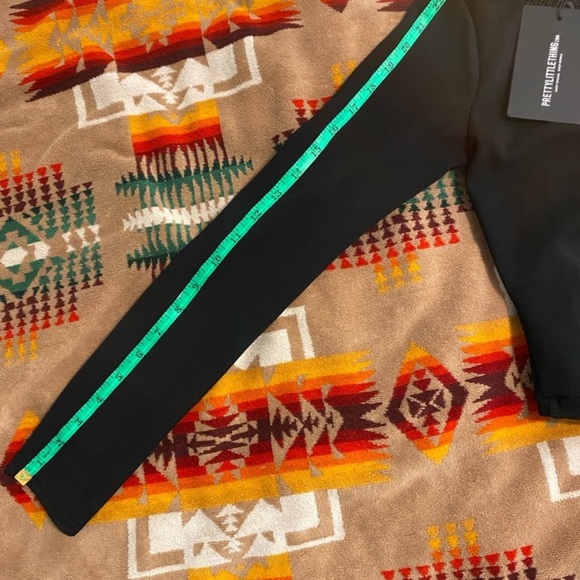 Exotic Bold Evening Wear - Picture 15 of 17